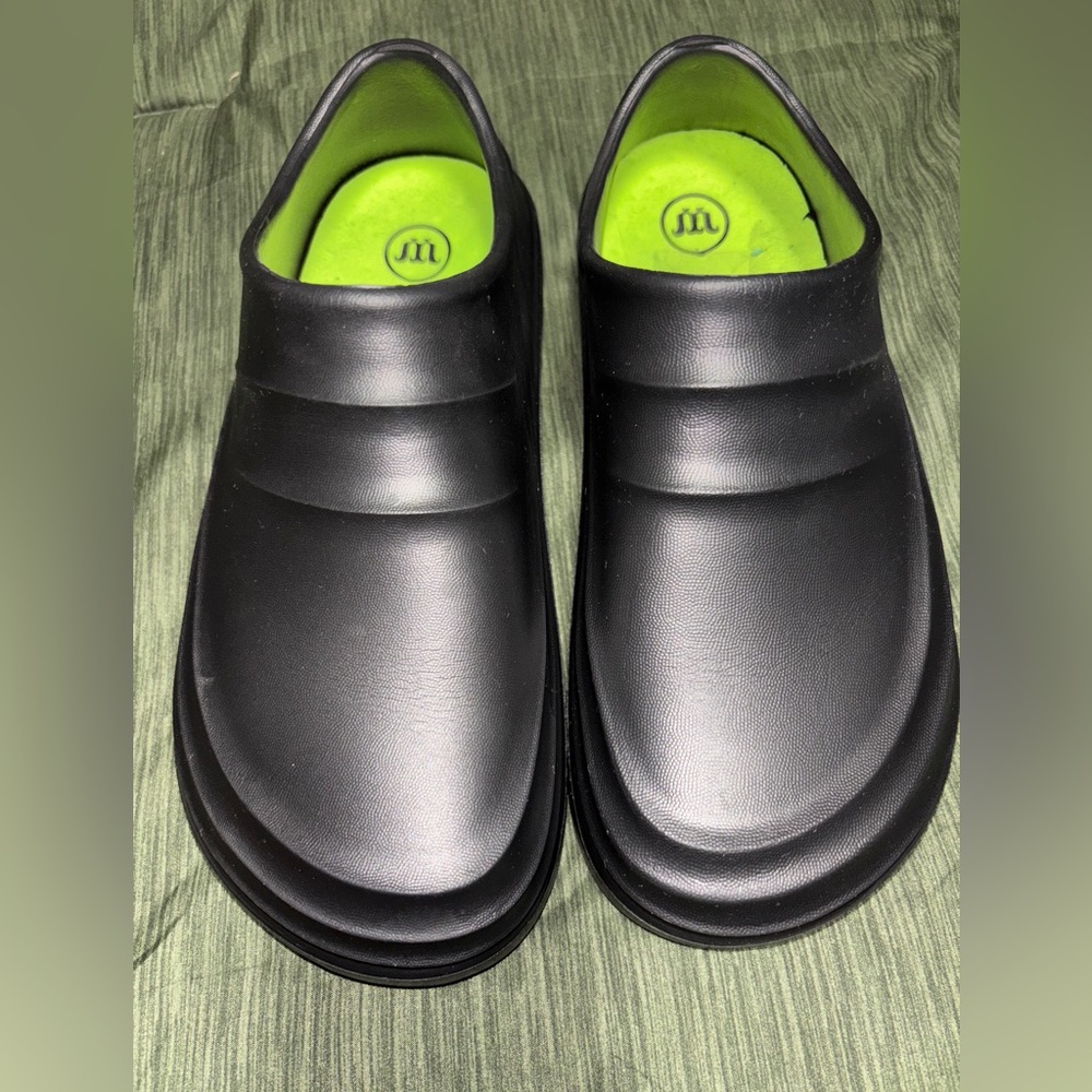Black Chef Unisex Shoes Size 40 Anti-slip Waterproof Slip-on. Worn once.